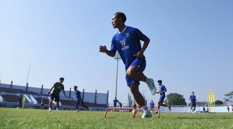 Henhen Herdiana Siap Hadapi Jadwal Padat PERSIB pada September 2024