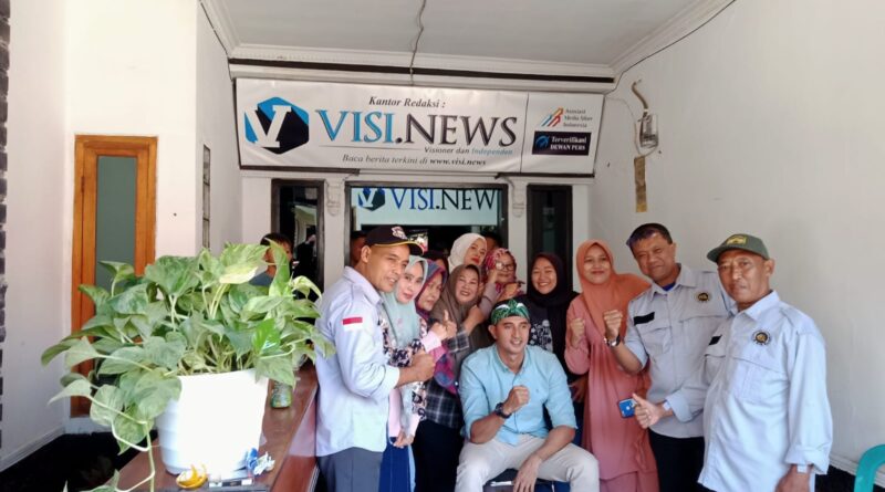 Kedatangan Ali Syakieb di Sambut Antusias Emak-Emak dan Warga Komplek Bumi Baleendah Asri, Berebut ingin Foto Selfie