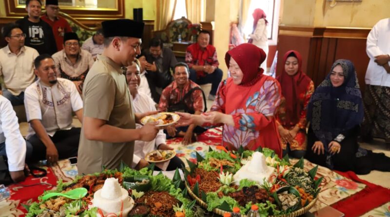 Pasangan Risma-Gus Hans Resmikan Posko Pemenangan di  Surabaya
