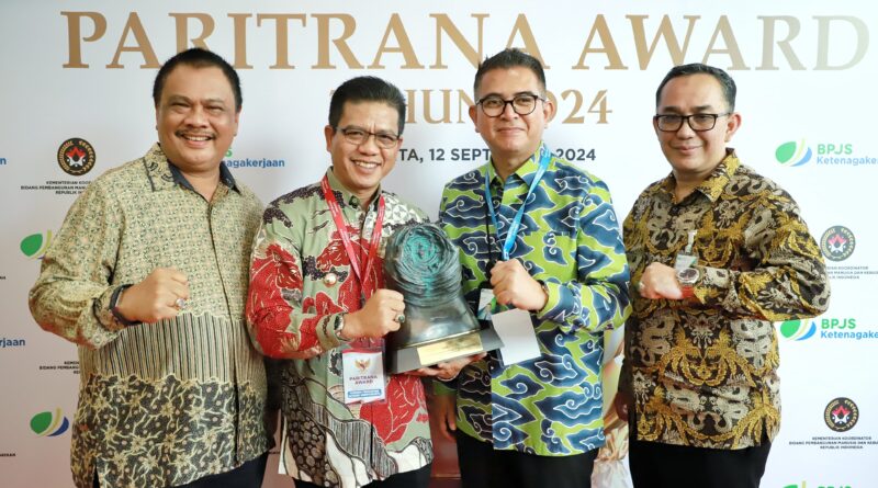 Berikan BPJS Ketenagakerjaan Bagi Pekerja Rentan, Kang DS Raih Anugerah Paritrana Award dari Presiden Jokowi