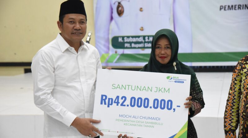 Plt. Bupati Sidoarjo Beri Jaring Pengaman Sosial untuk RT/RW dengan BPJS Ketenagakerjaan
