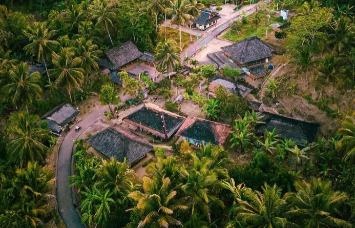 PLN Dukung Pelestarian Budaya Lokal Melalui Bantuan Infrastruktur di Kampung Kuta