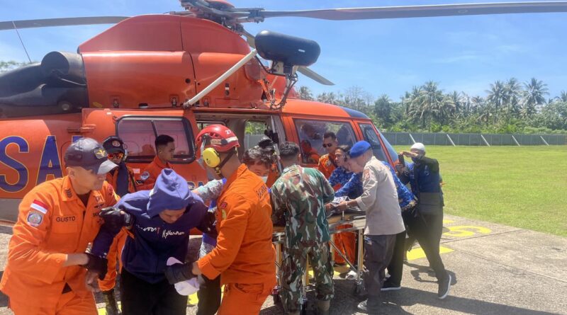 71 Nelayan Sukabumi yang Terjebak di Bekas Dermaga Dievakuasi Lewat Jalur Darat dan Laut