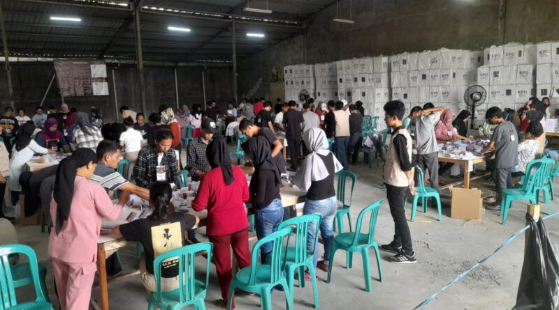 265 Lembar Surat suara Pemilihan Bupati Wakil Bupati Sukabumi Rusak