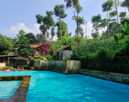 Menikmati Kesegaran di Kolam Renang Kaki Gunung Manglayang