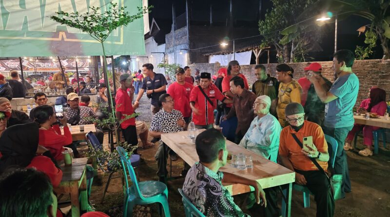 Calon Bupati dan Wakil Bupati Tulungagung Nomor 3, Maryoto Bhirowo dan Didik Girnoto Yekti Ngopi Bareng Relawan