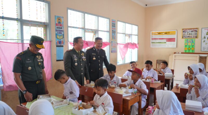 Kapolresta Bandung dan Dandim 0624 Terus Sosialisasikan Makan Bergizi Gratis di Kabupaten Bandung