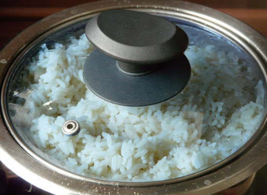 Perbedaan Nasi Dingin dan Nasi Panas untuk Kesehatan