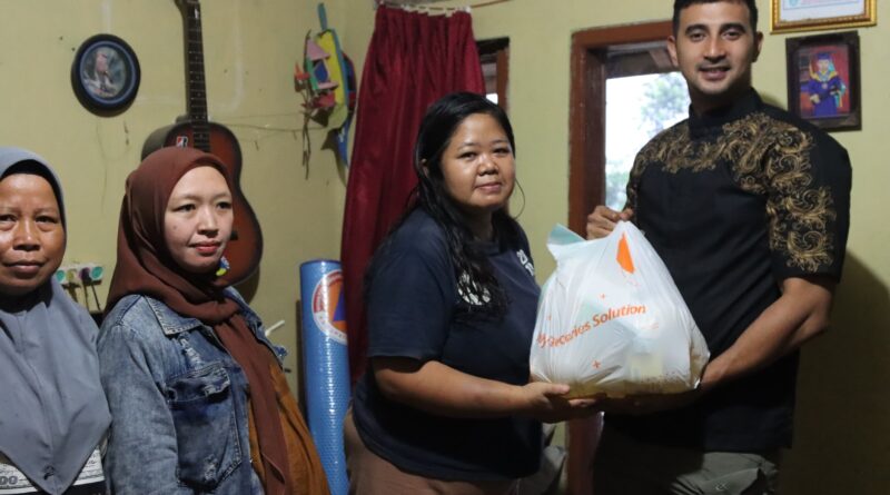 Mendapat Informasi Ada Rumah Ambruk di Desa Mekarjaya Arjasari, Cawabup Ali Syakieb Langsung Turun ke Lapangan