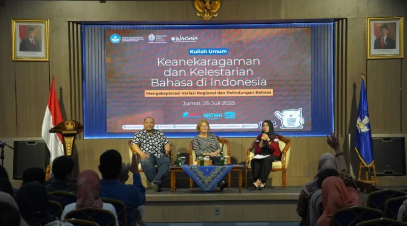 Kepala Badan Bahasa, "Generasi Muda, Pilar Pelestarian Bahasa Daerah" 4 Kepala Badan Bahasa, “Generasi Muda, Pilar Pelestarian Bahasa Daerah”