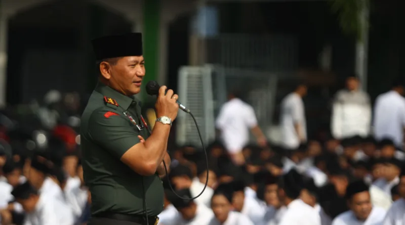 Apel Hari Santri Tingkat Provinsi Jawa Barat Dipimpin Pangdam III/Slw 4 Apel Hari Santri Tingkat Provinsi Jawa Barat Dipimpin Pangdam III/Slw