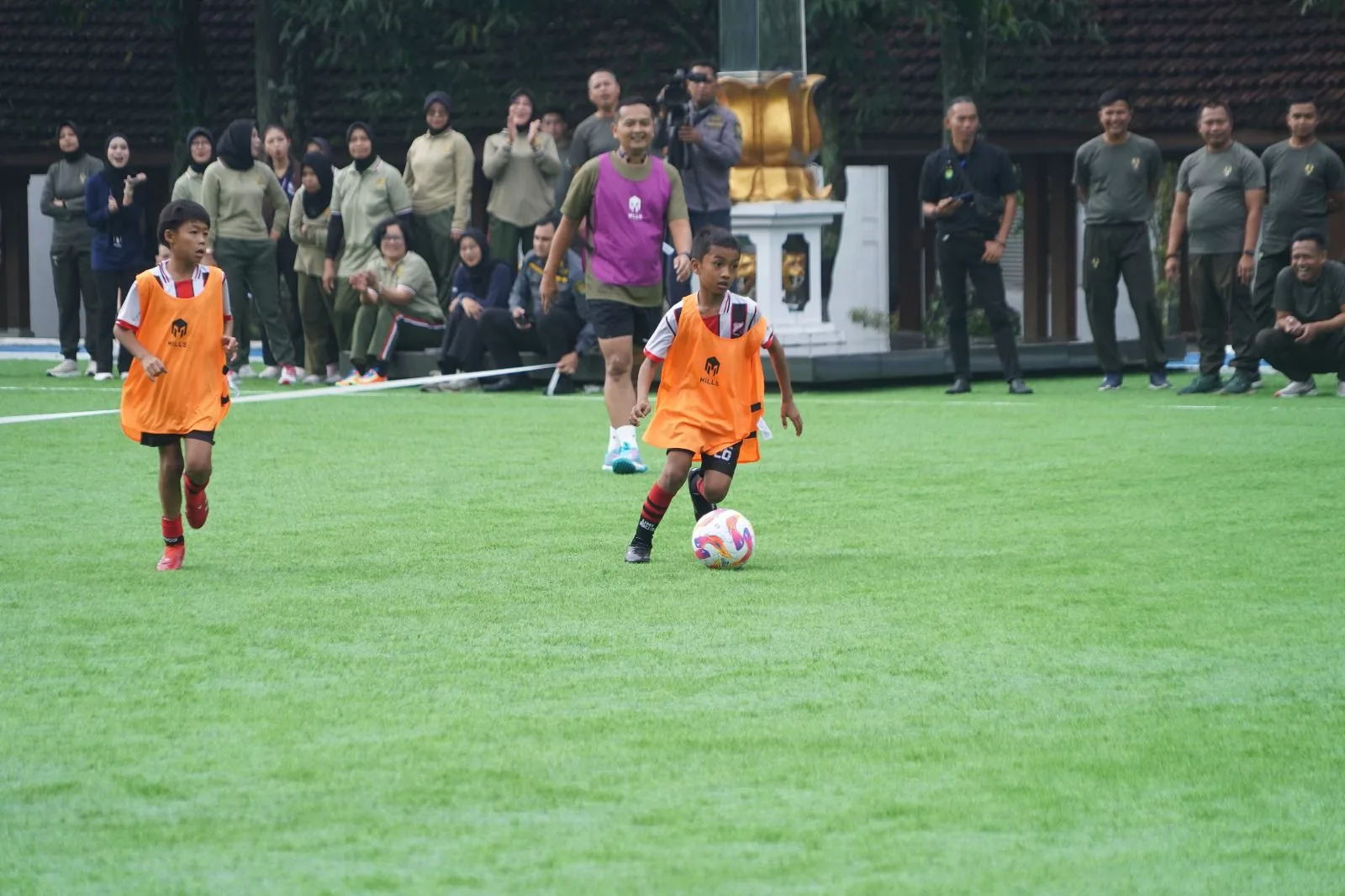 Kodam III/Slw Gelar Laga Mini Soccer Bersama SSB POR UNI U-10 di Bandung 1 WhatsApp Image 2025 10 24 at 16.25.54