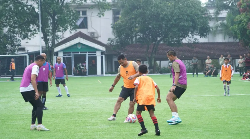 Kodam III/Slw Gelar Laga Mini Soccer Bersama SSB POR UNI U-10 di Bandung 2 Kodam III/Slw Gelar Laga Mini Soccer Bersama SSB POR UNI U-10 di Bandung