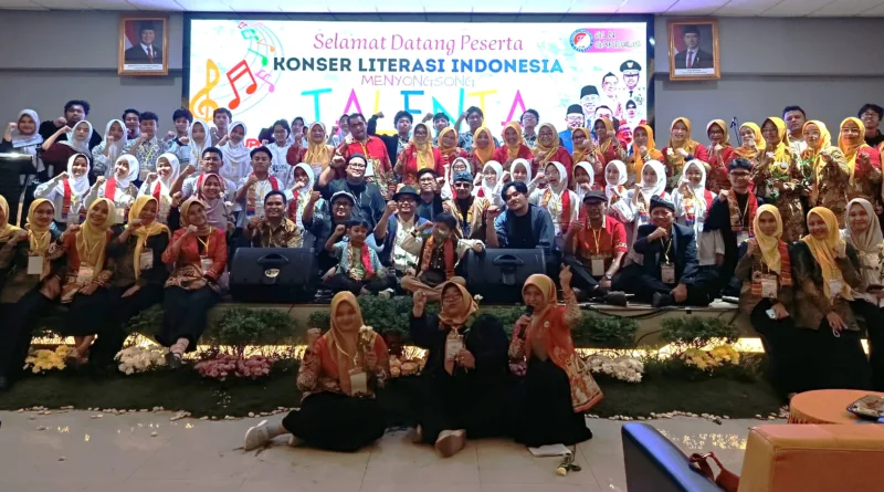 Ferry Curtis, “Literasi Harus Bertumbuh!”