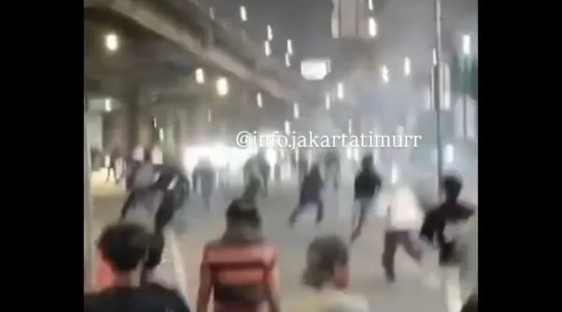 Tawuran Dadakan di Jatinegara Lumpuhkan Lalu Lintas, Warga Panik di Jam Pulang Malam