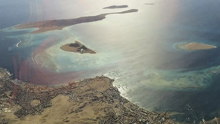 Ketegangan Meningkat di Selat Hormuz: Iran Gelar Latihan Militer Disertai NOTAM di Tengah Masuknya Armada AS