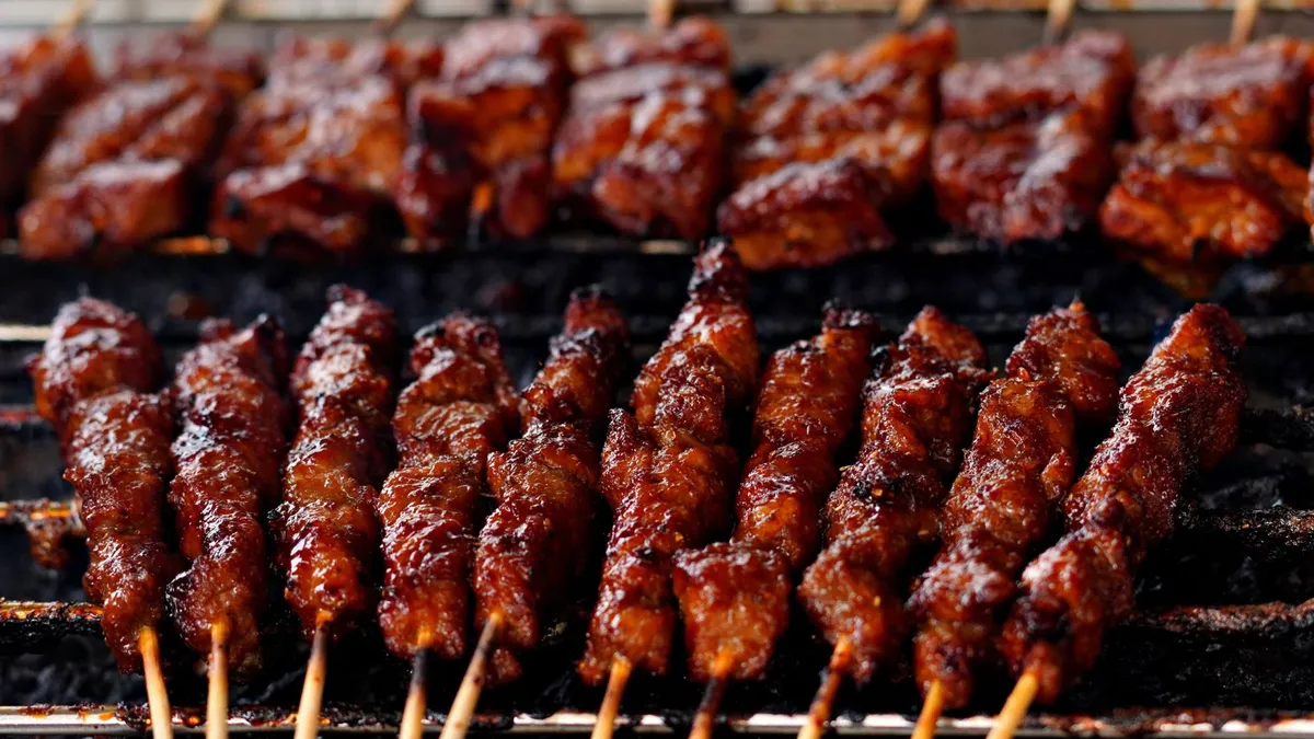 Sate kambing makanan khas Cirebon bumbu kecap./visi.news/ist.