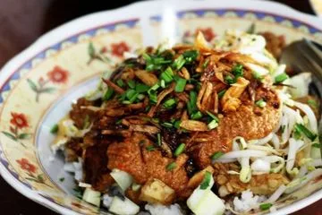 Nasi lengko makanan khas Cirebon./visi.news/grid.id