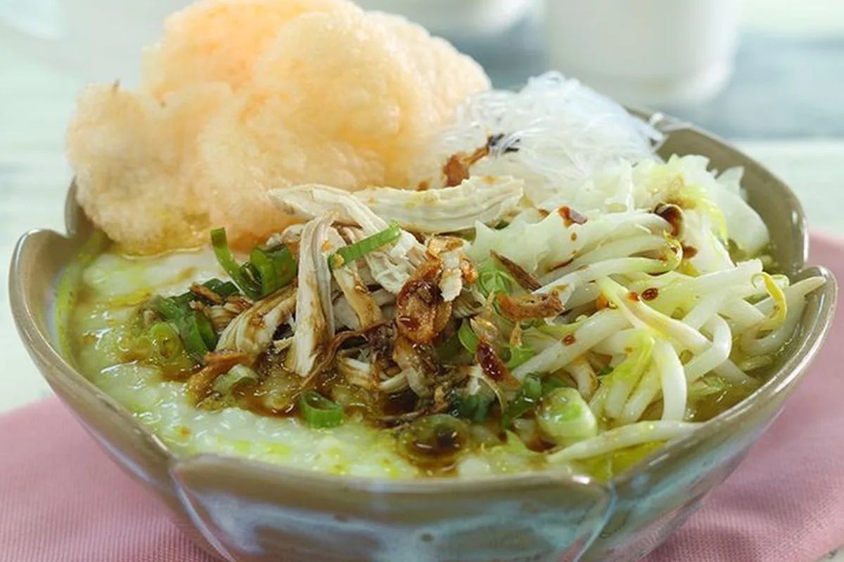 Bubur sop ayam makanan khas Cirebon./visi.news/ist.