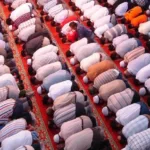 Ilustrasi umat Muslim berjamaah di masjid dengan jadwal sholat DKI Jakarta 18 Mei 2026 sebagai panduan waktu ibadah./visi.news/ist.