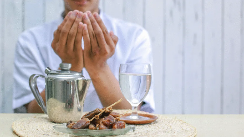 Doa Hari ke-8 Ramadhan lengkap Arab Latin dan arti dibaca saat awal bulan puasa./visi.news/freepik.