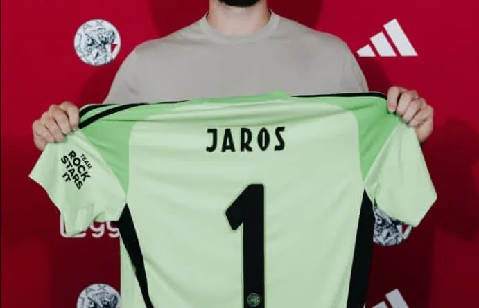Cedera Jaros di Amsterdam Arena, Maarten Paes di Ambang Debut Krusial Bersama Ajax