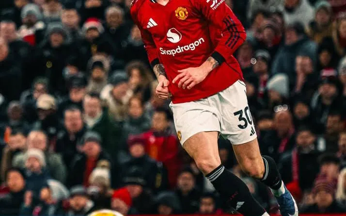 Old Trafford Bergejolak: Gol Telat Sesko Selamatkan United dari Malam Tragis