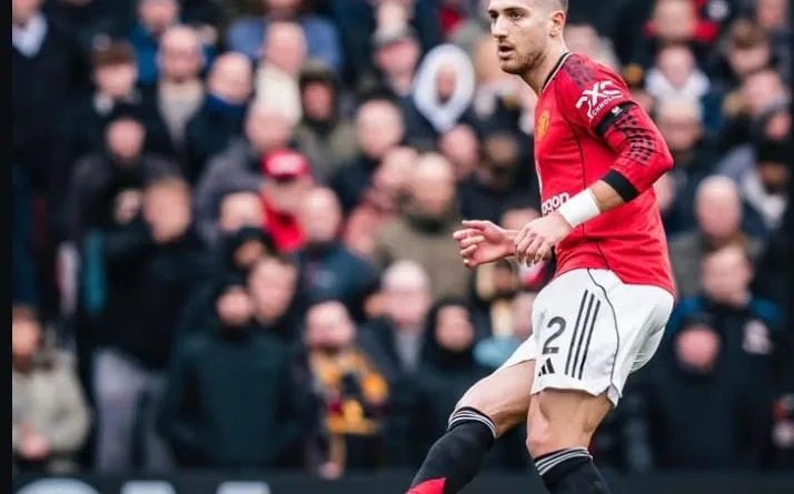 Dalot Ungkap Rahasia Solidnya MU: Ketenangan Lammens dan Sentuhan Carrick Jadi Fondasi