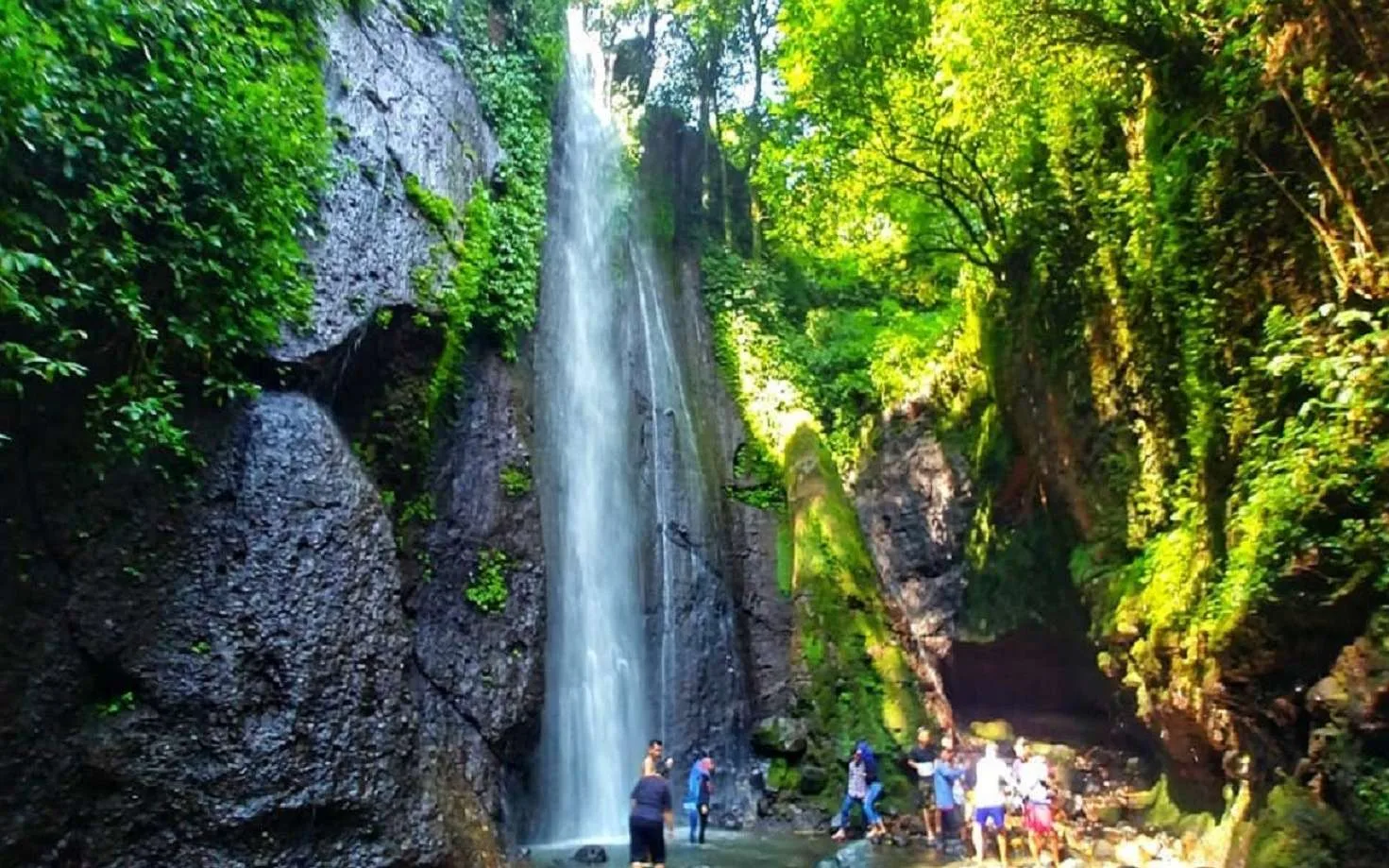 Wisata air terjun Curug Nangka Bogor Rizal Fathurahman e1559566696401