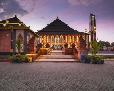 Masjid Berarsitektur Unik di Jawa Barat dengan desain futuristik dan tradisional sebagai ikon wisata religi./visi.news/ist.