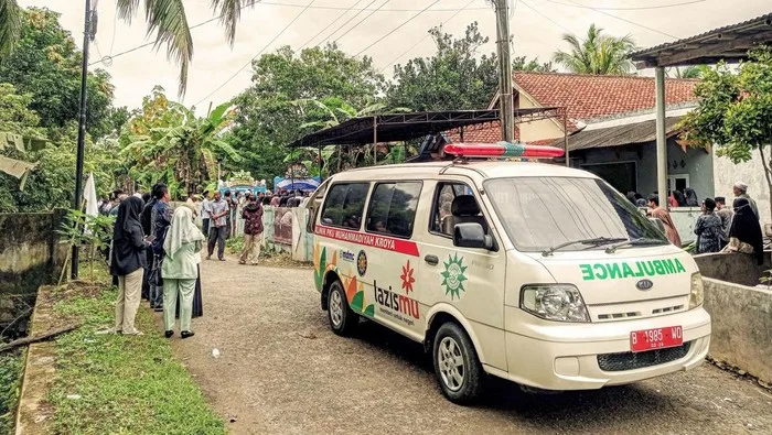 Tragedi di Atap Rumah: Masinis di Cilacap Tewas Diserang Tawon Vespa Saat  Bersihkan Toren - VISI.NEWS