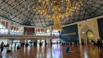 Masjid untuk iktikaf di Bandung yang ramai jamaah saat Ramadan./visi.news/ist.