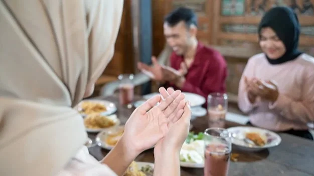 Doa Hari ke-19 Ramadhan lengkap Arab Latin dan arti dibaca saat awal bulan puasa./visi.news/freepik.