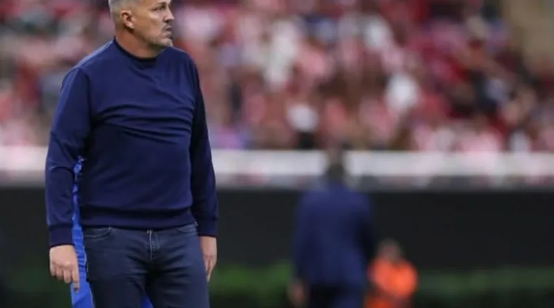 Rentetan Hasil Buruk Ajax Berujung Pergantian Pelatih, Oscar Garcia Ambil Alih Tim