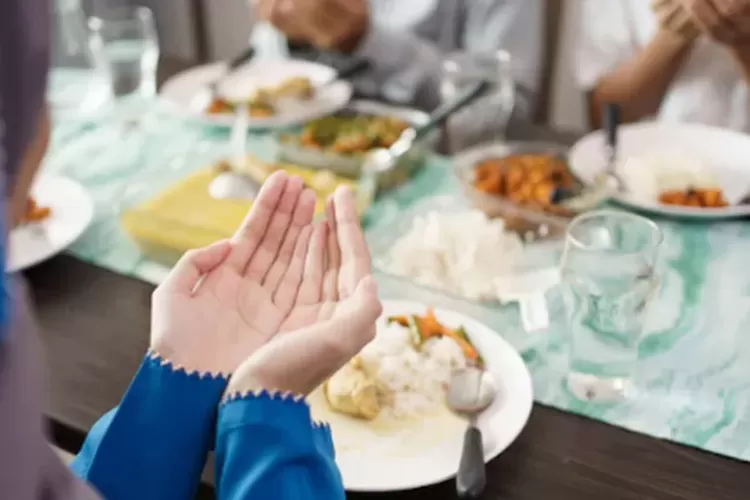 Doa Hari ke-16 Ramadhan lengkap Arab Latin dan arti dibaca saat awal bulan puasa./visi.news/iStock.