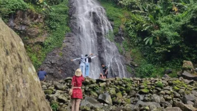 Wisata alam di Subang berupa air terjun Curug Cijalu dan pemandian air panas Ciater./visi.news/ist.