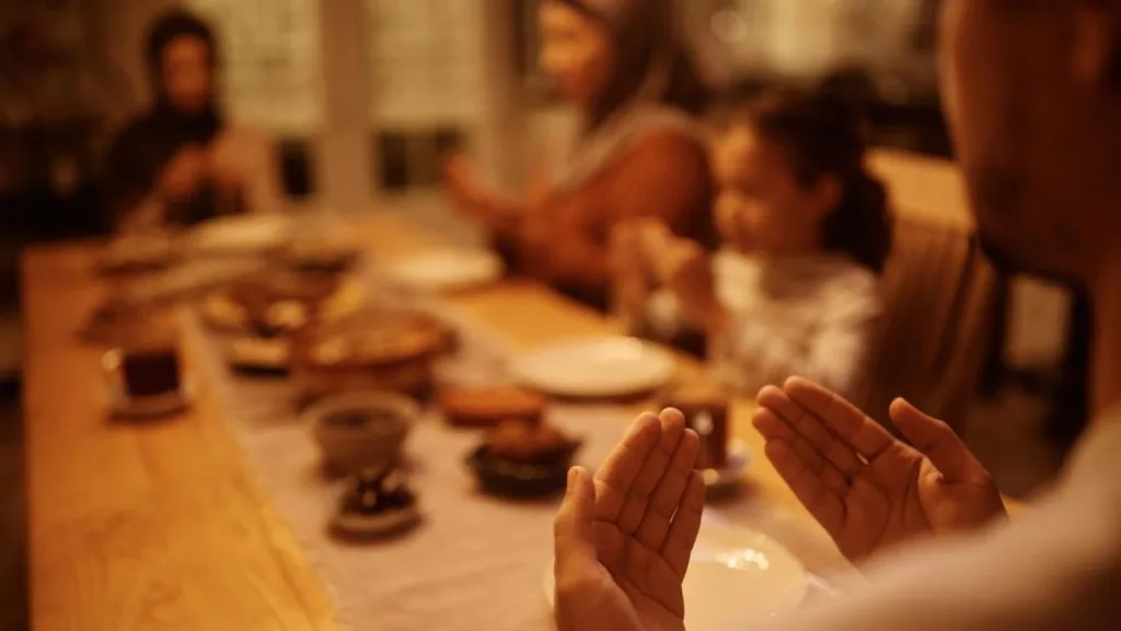 Doa Hari ke-14 Ramadhan lengkap Arab Latin dan arti dibaca saat awal bulan puasa./visi.news/iStock.