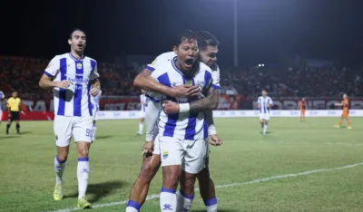 Selebrasi gol pertama Adam Alis./visi.news/Persib.co.id.