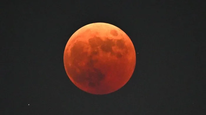 Puncak Gerhana Bulan Total 3 Maret 2026, Bulan “Merah Tembaga” Hiasi Langit Indonesia