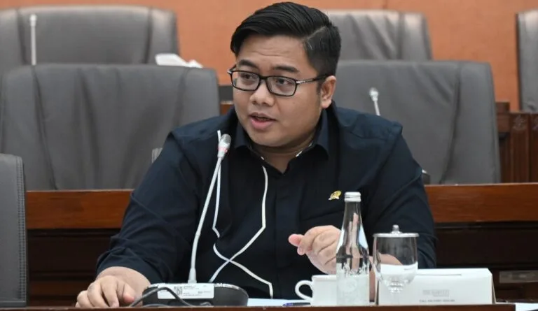 Tragedi Kereta Bekasi Tewaskan 15 Orang, DPR Desak Evaluasi Total Keselamatan Transportasi