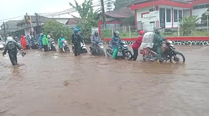 Jalan Sukabumi–Cianjur di Sukalarang Jadi Titik Langganan Banjir