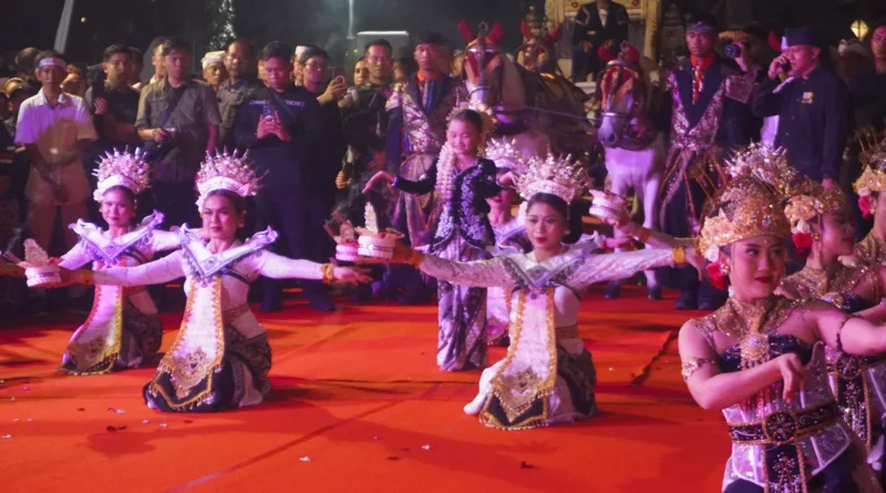 Kirab Budaya Jawa Barat Tampilkan Kekayaan Seni Sunda, Ribuan Warga Antusias Saksikan Pertunjukan Tradisional