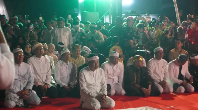 Semarak Kirab Budaya Jawa Barat, Warga Tumpah Ruah Sambut Kehadiran KDM