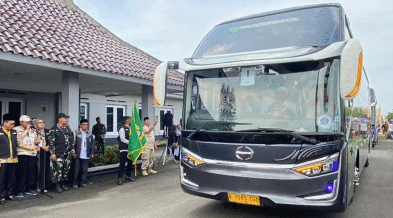 Perdana Ditangani Kemenhaj, 445 Jemaah Haji Kabupaten Bandung Diberangkatkan