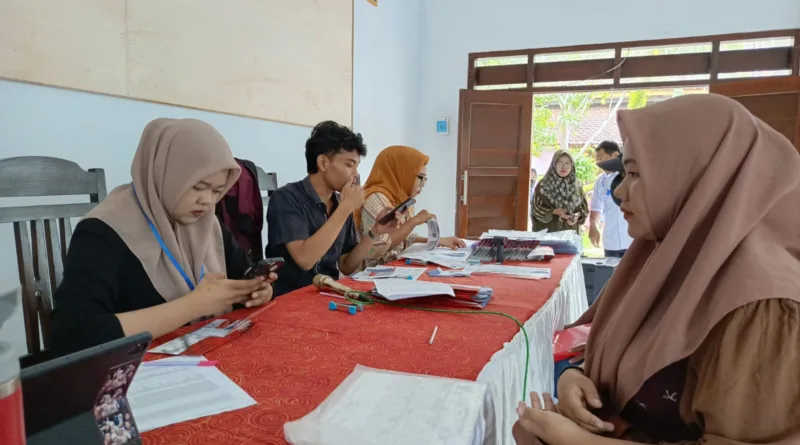 Pemkab Jember Perkuat Layanan Bansos, Kecamatan Kencong Kawal Migrasi KKS ke Perbankan