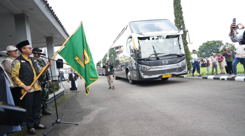 Kang DS Lepas 445 Calon Jemaah Haji Kabupaten Bandung Tahun 2026