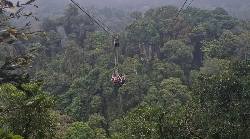 Serunya Naik Keranjang Langit Lembah Purba Sukabumi pada Momen Libur Panjang