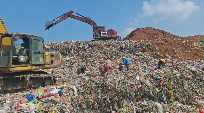 Overload! Sampah yang Dibuang ke TPA Cikundul 185 Ton Per Hari