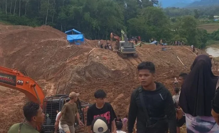 Longsor di Sumbar, Sembilan Penambang Emas Ilegal Tewas
